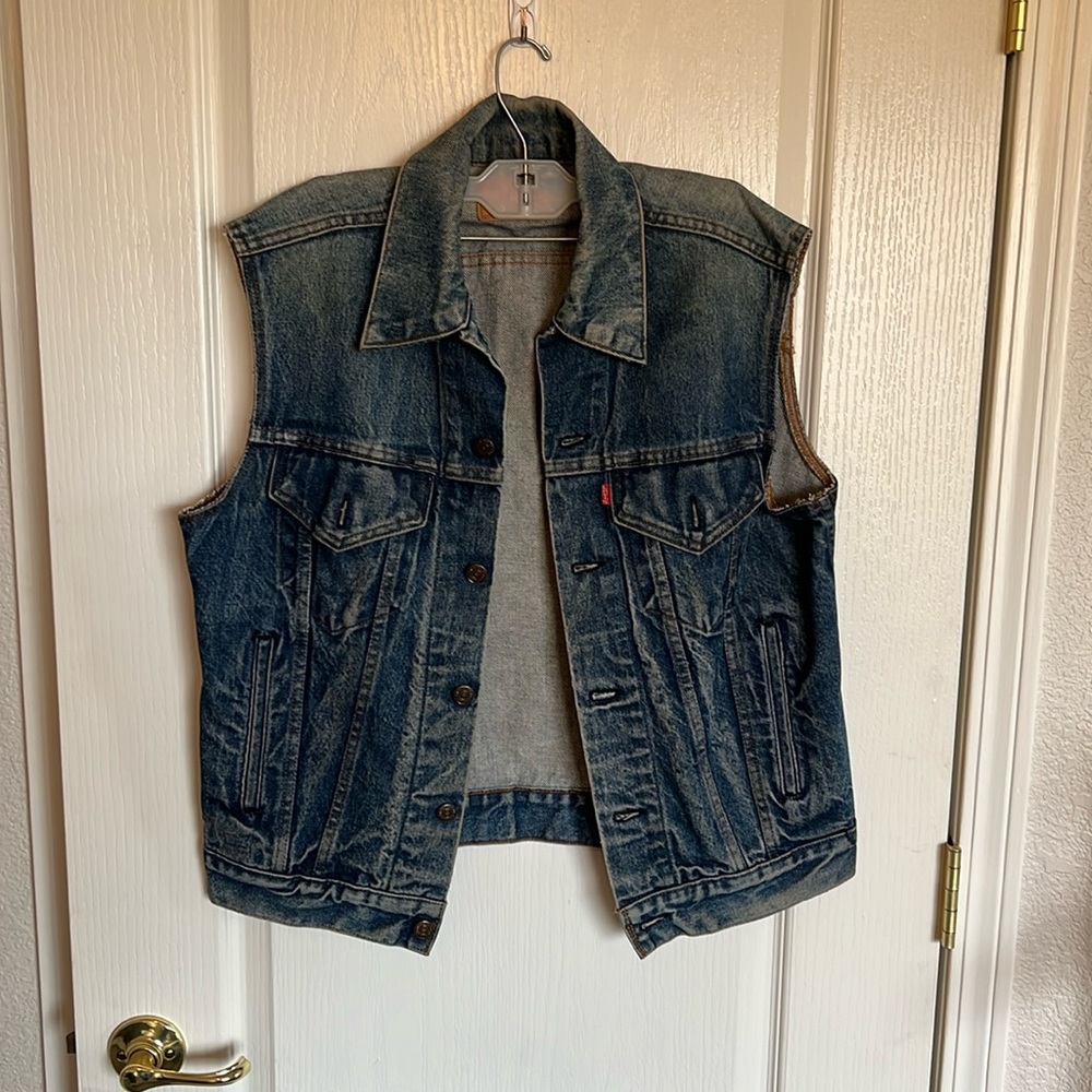 Vintage Levi’s oversized vest 🔥